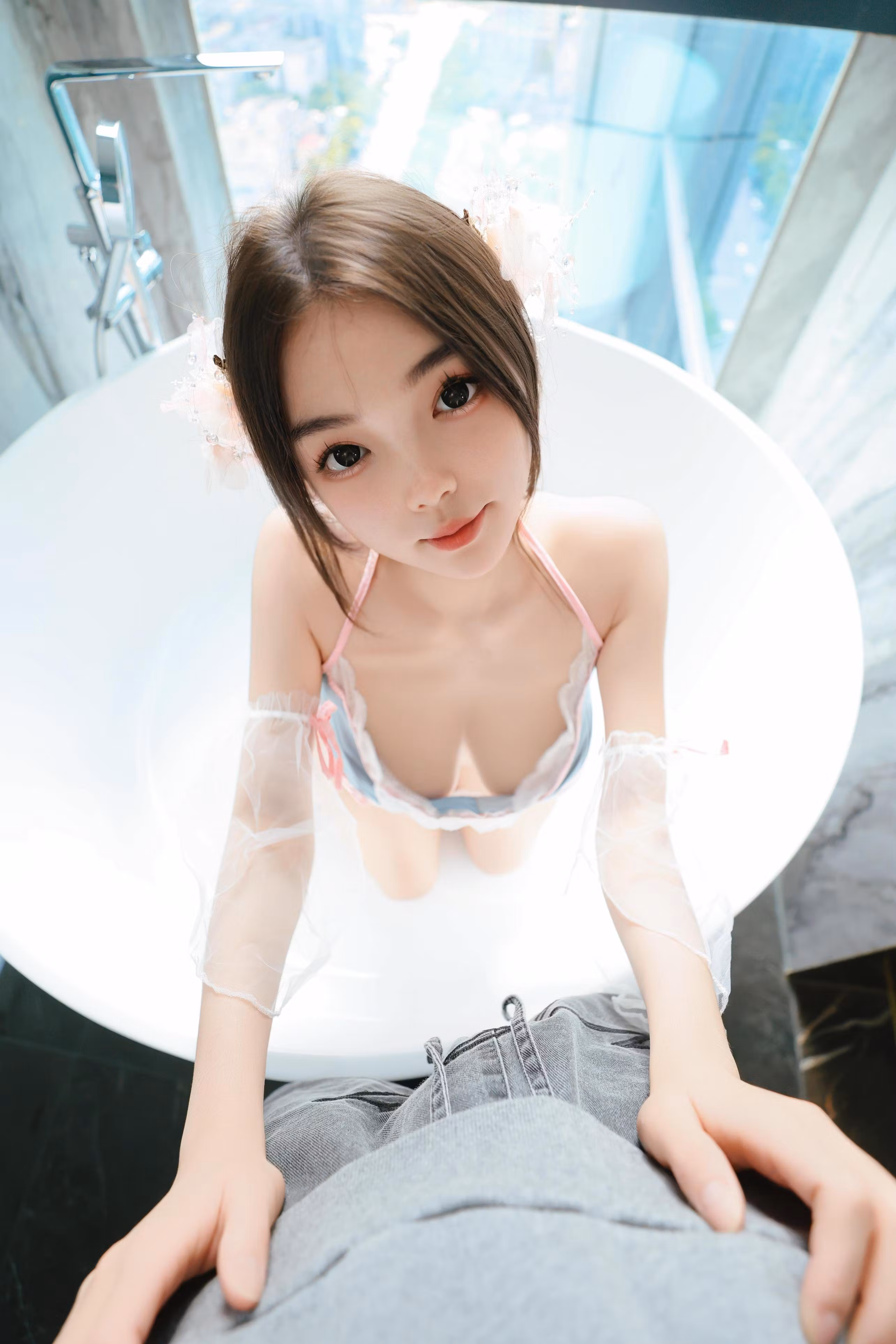 苏软软写真中露点与美胸细节呈现