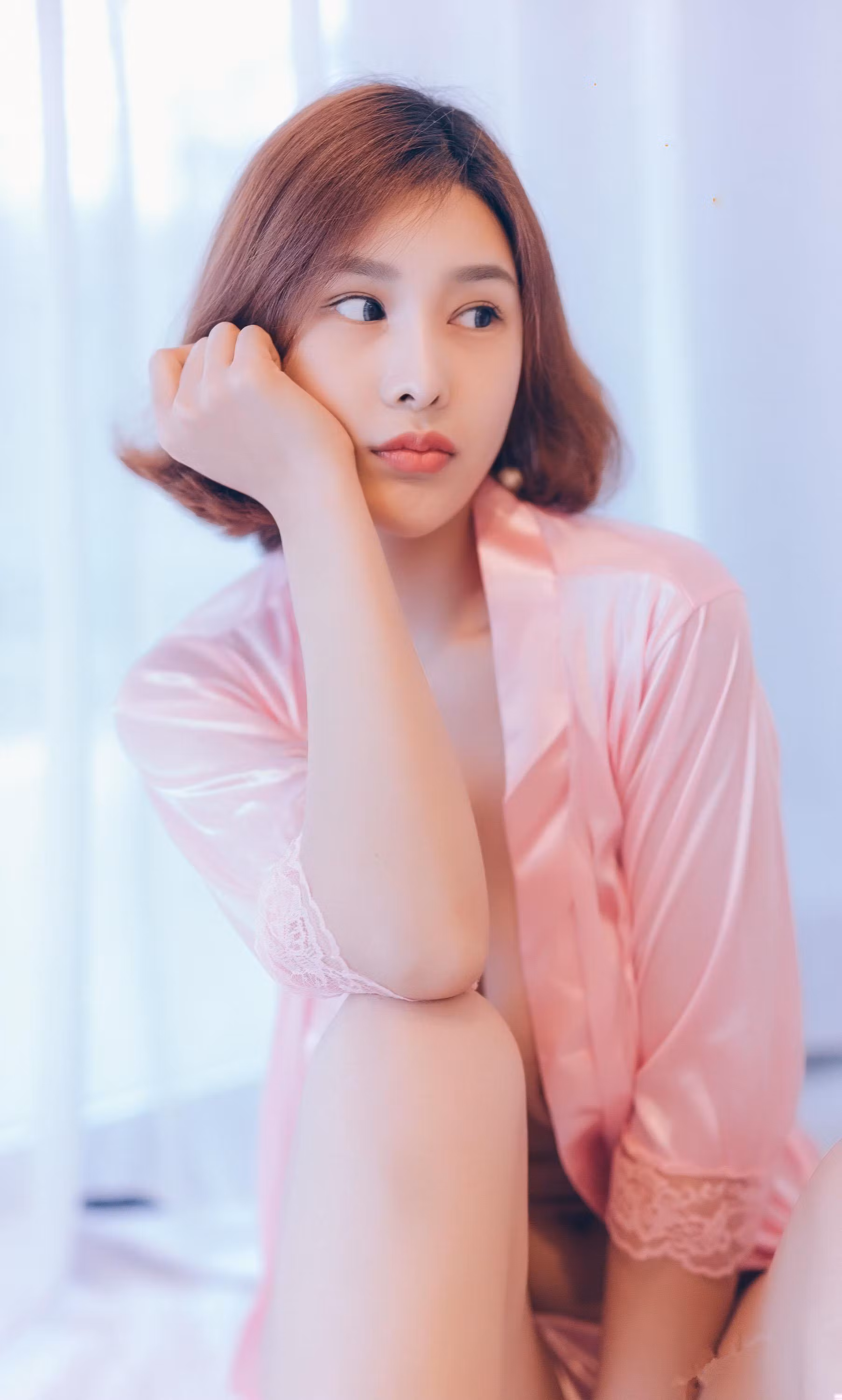 闫盼盼高清无圣光粉色睡衣私密写真预览