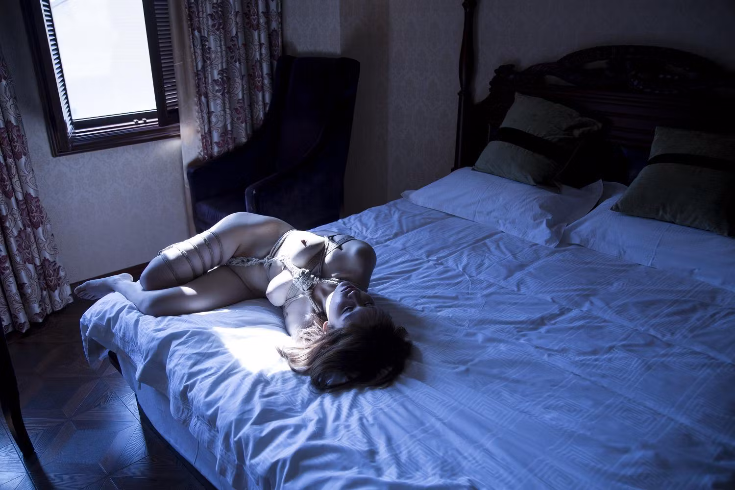 [傲娇萌萌] [性感/私房写真] 复古卧房薄针织绳艺私房 [76P]-软桃社