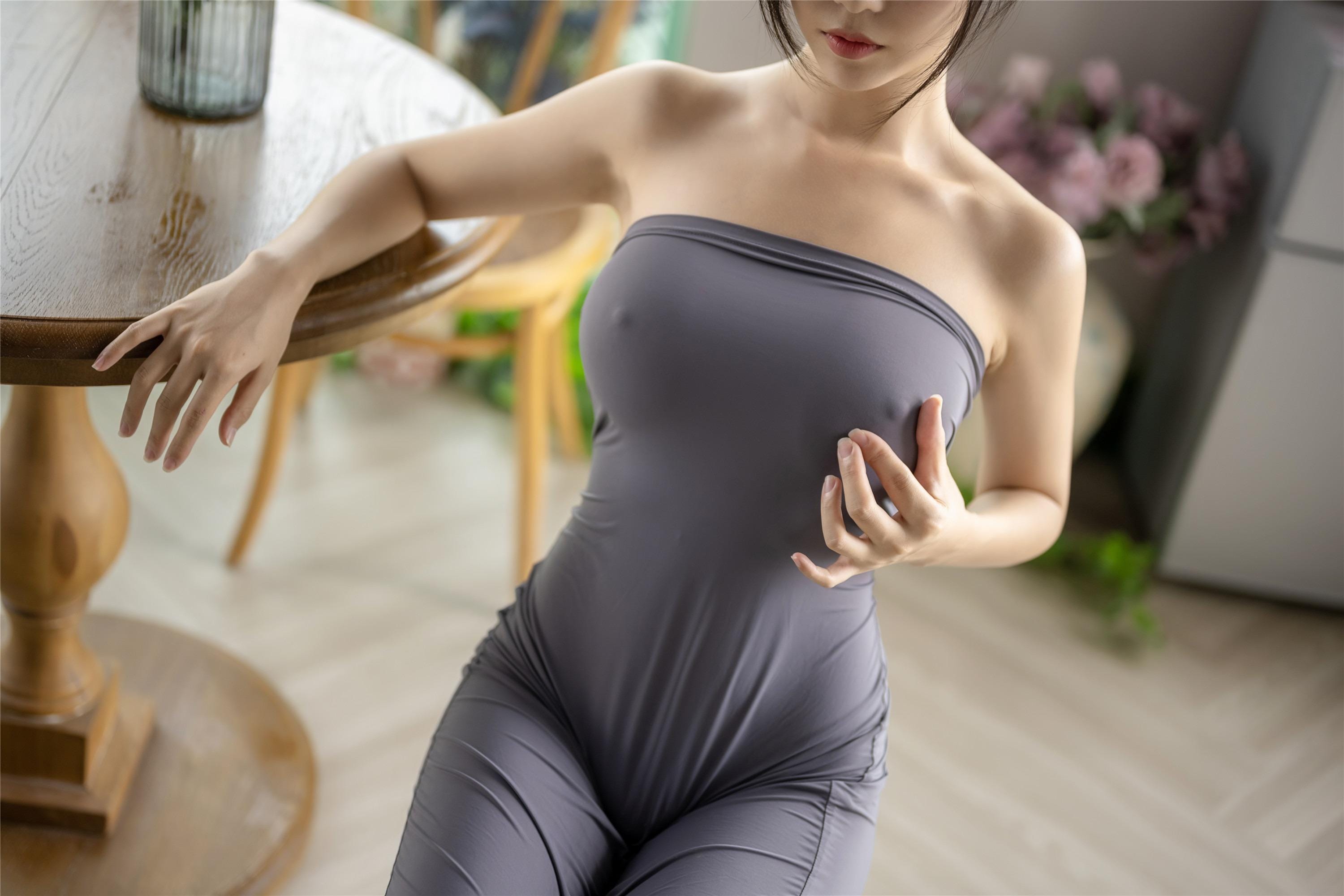 [抖娘利世] [性感/私房写真] 抹胸长裙私房图集 [42P]-软桃社